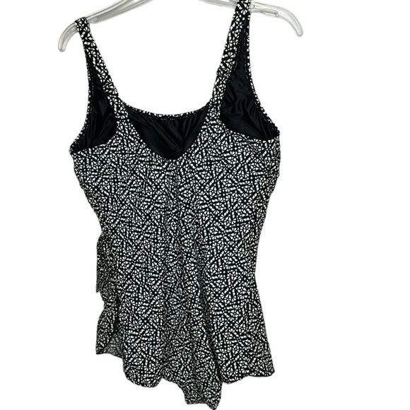 L.L.Bean Geometric Print UPF 50+ One Piece Swimsuit. Size 18 D Cup. - Picture 5 of 13